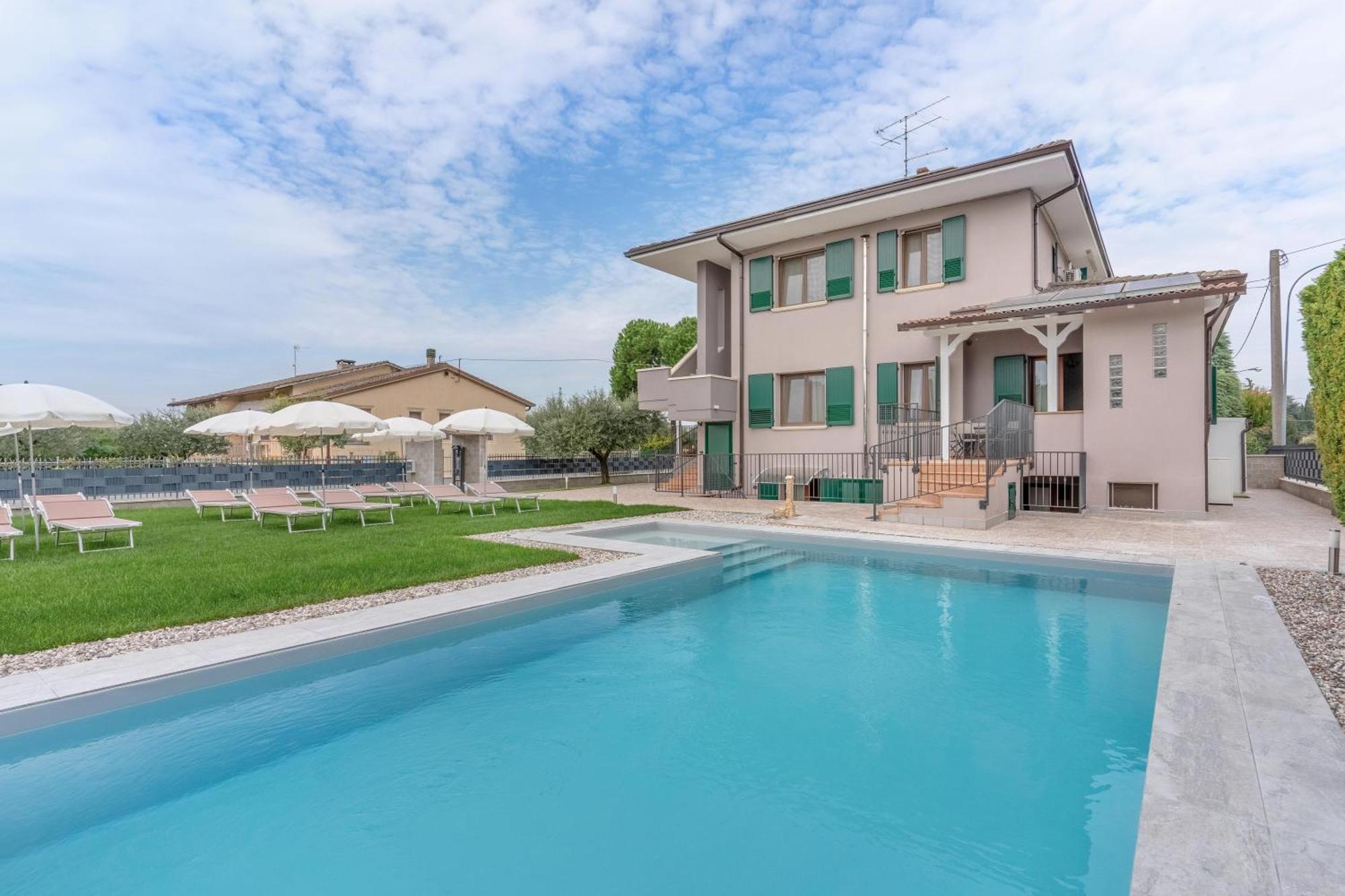 קסטלנואובו דל גארדה -Free Pool And Parking- Garda House Apartments מראה חיצוני תמונה